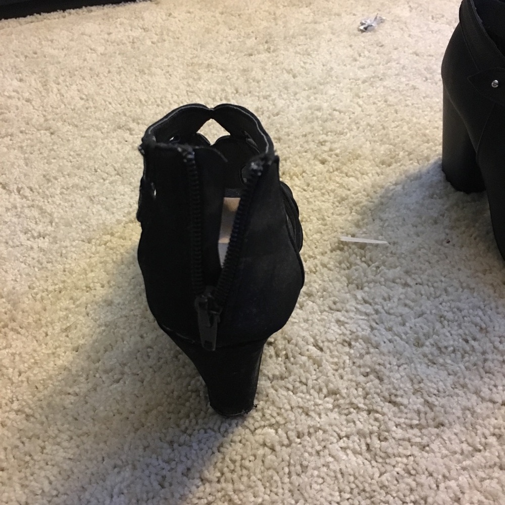 Heels - Picture 4 of 5